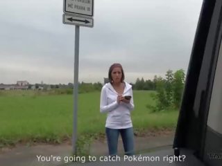 Fantastinis groovy pokemon medžiotojas krūtinga ypatybė convinced į šūdas nepažįstamasis į driving furgonas